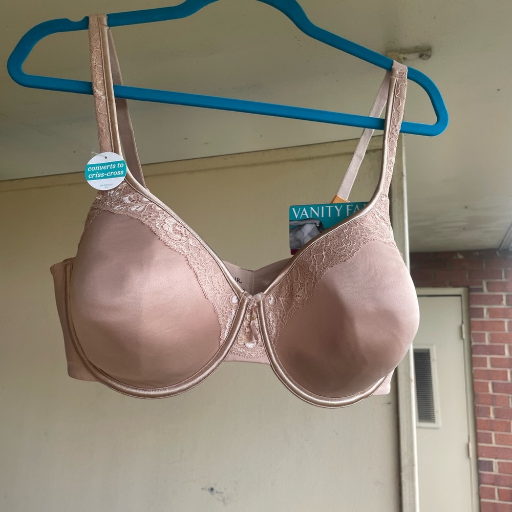 Vanity Fair Body Caress Full Coverage Underwire bra in size 40DD